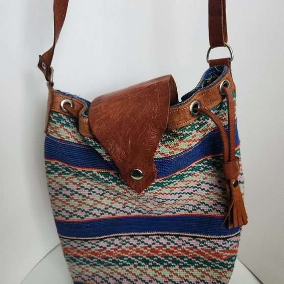 WOVEN HOBO BUCKET CROSSBODY HANDBAG - Picture 3 of 5